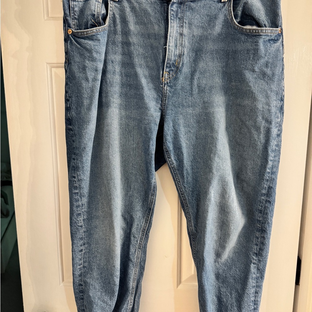 SLIM HIGH-RISE STRAIGHT-LEG JEANS